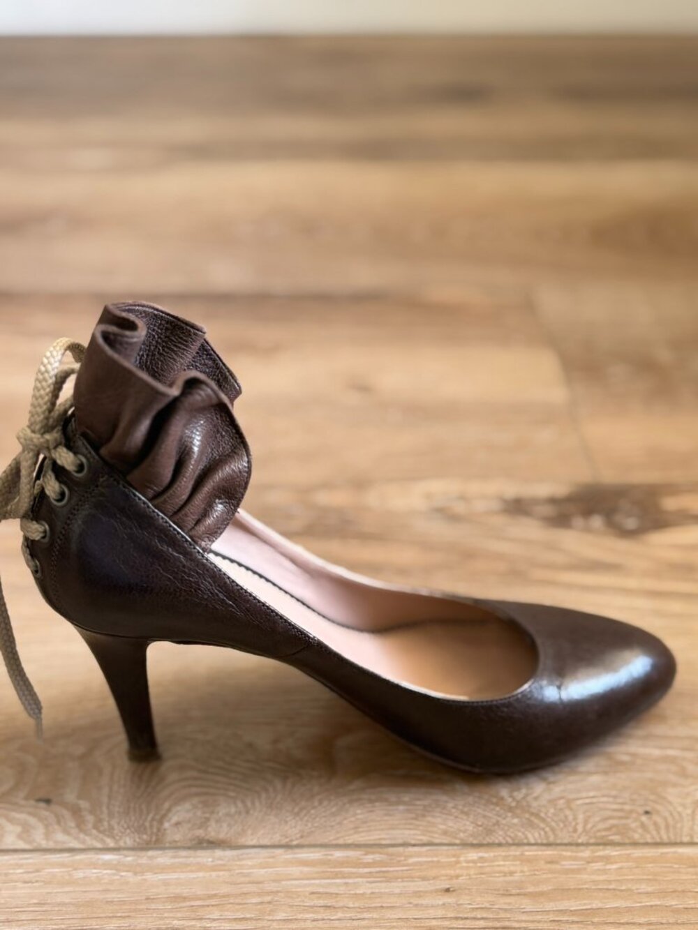 Chloe Ruffle-Back Heels, Size 40 - Picture 3 of 10